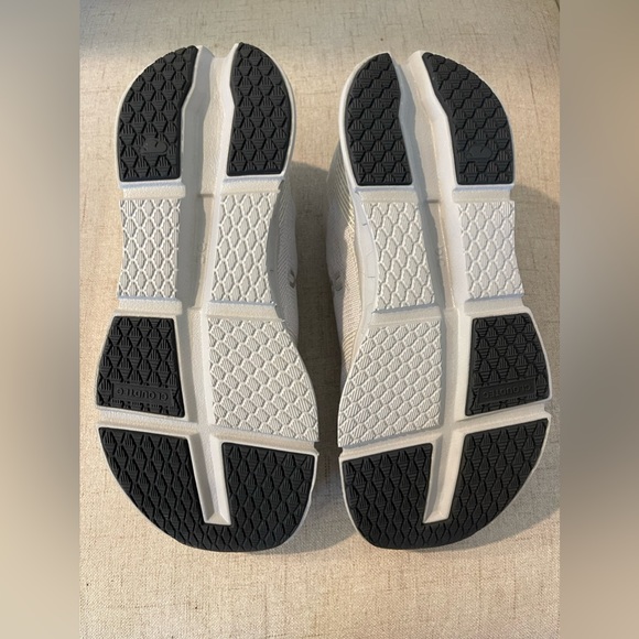 On Cloudgo running shoe - Picture 6 of 11